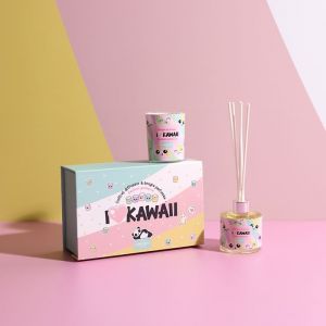 THE CONCEPT FACTORY, BO0172, Coffret Kawaii avec Bougie parfumée et diffuseur, Designs Pastel adorables, Ambiance cocooning, pour Toutes Occasions, Taille 16,7x10,7x6,2 cm, Multicolore