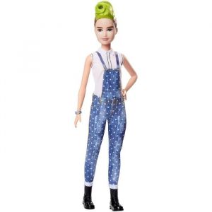 Mattel Fashionistas poupée mannequin #124 aux cheveux châtains et verts avec salopette en jean à pois et boots noires, jouet pour enfant, FXL57