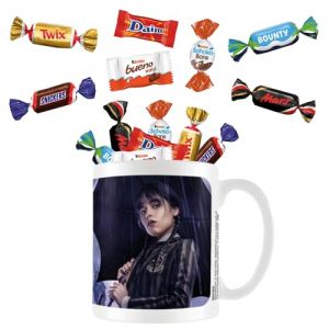 MERCREDI ADAMS Mug garni de 15 chocolats Kinder Daim Milka & Célébrations LICENCE OFFICIELLE Idée cadeau