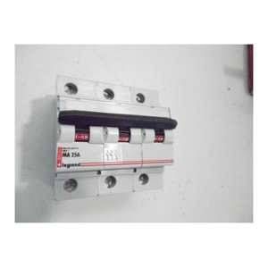 Legrand Disjoncteur 3P 25A courbe MA 50ka LEXIC DX-MA 007171