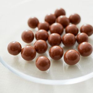Noisettes enrob&eacute;es de chocolat au lait