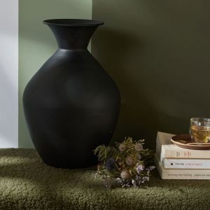 Vase en m&eacute;tal 25x37 cm