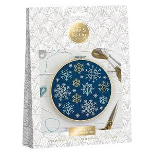Sew & So On Kit de broderie, flocons de neige de No&euml;l, comprend tous les accessoires de bricolage n&eacute;cessaires, id&eacute;al pour les adultes et les enfants plus &acirc;g&eacute;s, fait un excellent cadeau artistique,