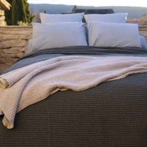 Dessus de lit froiss&eacute; et nid d'abeille r&eacute;versible JAIPUR gris