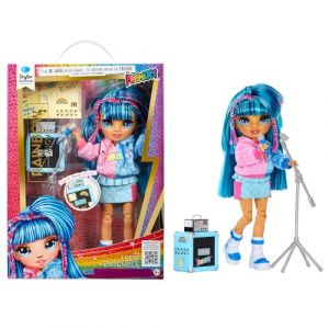 Rainbow high Junior High Rock Band - Skyler - Poupée Mannequin Bleue de 23 cm avec Micro, Pied de Micro et Ampli, Personnalisable avec des Autocollants, Articulée, Jouet Mignon pour Enfants Dès 4 Ans