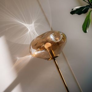 Lampe sur pied Lindby Lelia, ambre, verre, m&eacute;tal, 150 cm