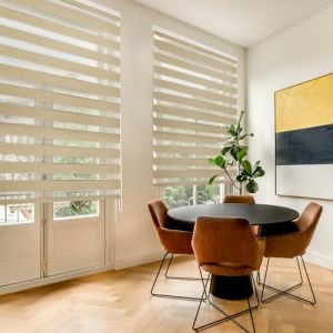 Blindecor Lira Store enrouleur jour nuit tissu double, couleur Beige, store zèbre 120 x 180 cm (largeur x hauteur) | Taille du tissu 117 x 175 cm. Stores tissu double élégants