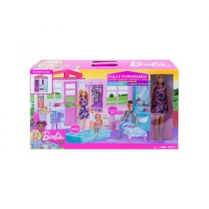 Mattel Coffret Maison Transportable + Piscine + 1 Poup&eacute;e Mannequin + 20 Accessoires - Set Mobilier + 1 Carte Offerte