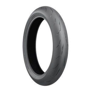 Bridgestone RS10 Racing Street Apprivoisez la route et le circuit avec ces nouveaux pneus radiaux ultra haute performance. Charactéristiques Rédéfinissez vos limites Tiré des exigences en compétition et adapté à un usage route, le battlax RS10 vous donne