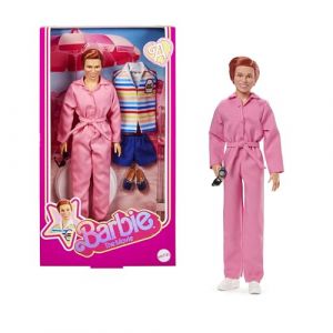 Mattel Le Film Poup&eacute;e Collector Allan, Michael Cera dans Le r&ocirc;le d&rsquo;Allan avec 2 Tenues du Film Amovibles, Une Combinaison Rose et Un Ensemble de Plage &agrave; Rayures Bleues avec Lunettes de Soleil, JBJ42