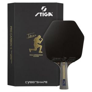 Stiga Pro Carbon Plus Cybershape Truls Edition Raquette de Ping-Pong 5 étoiles, Sweet Spot Plus Grand, Technologie Touch Carbon, Revêtements STAR5 approuvés par l'ITTF - pour Les Joueurs offensifs