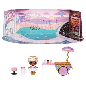 LOL Surprise Furniture Poupée Sugar & + de 10 Surprises, Ensemble meubles & accessoires Mini espace de jeu à ouvrir Compatible avec la maison OMG Série 4 Poupées à collectionner, 3 ans et +