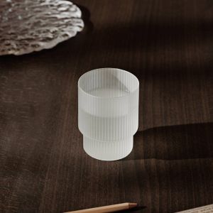 Ferm Living Carafe & verre - Set de 4 verres RIPPLE Givr&eacute;