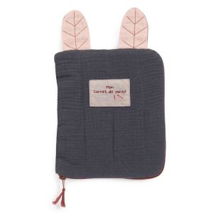 Moulin roty Protège carnet de santé à broder gris Après la pluie