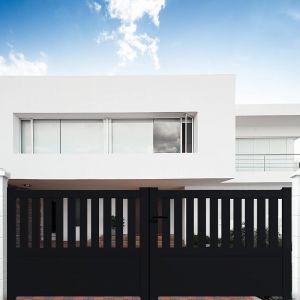 Portail aluminium battant semi-ajour&eacute; en kit dimension L.3500 (entre piliers) X H.1300 mm Noir (RAL 9005)