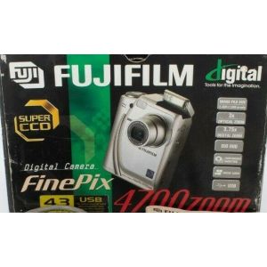 Fujifilm FinePix 4700 Z