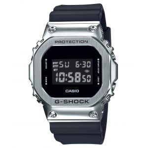 Casio Montre GM-5600-1ER - G-SHOCK Cadran Carré Multifonctions Bracelet Résine Boîtier Acier
