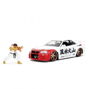Jada Toys Street Fighter Nissan Skyline GTR R34 avec Figurine Rye, Voiture Miniature en métal, 1:24, Portes, Coffre, Capot ouvrable, 19 cm, pour Les Fans et Les Enfants à partir de 8 Ans