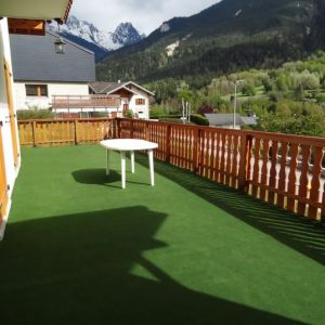 D&eacute;coweb Moquette d'ext&eacute;rieur Outdoor sur plots - Verte - Rouleau de 4m x 20m