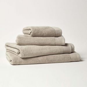 Image de Homescapes - Serviette de bain 70 x 130 cm en coton égyptien Premium 700 g/m², Taupe - Taupe