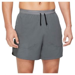 Nike Shorts Dri Fit Stride 5&acute;&acute; XL Smoke Grey / Black / Reflective Silver