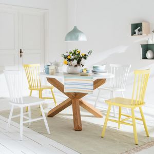 Image de home24 Table de salle à manger Lotus blanc ronde Ø 120 cm en mélamine avec pieds en bois massif de chêne - Kave Home