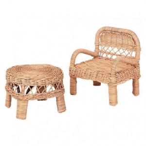 Table et chaise pour poupée en rotin