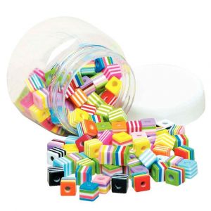 Image de Perles multicolores en plastique 'cube' - bocal de 130