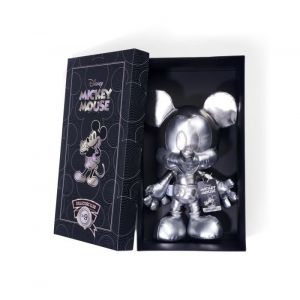 Simba Toys 6315870308 Disney Mickey Mouse Argent, &Eacute;dition Septembre, Exclusivit&eacute; Amazon, Figurine en Peluche 35 cm, Coffret Cadeau, &Eacute;dition Limit&eacute;e Collector, Jouet en Peluche Adapt&eacute; aux Enfants d&egrave;s la Naissance