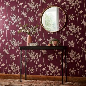 Graham & Brown Papier peint Anthriscus Prune | Violet & Floral Papier Peint | Nous sommes une entreprise neutre en carbone