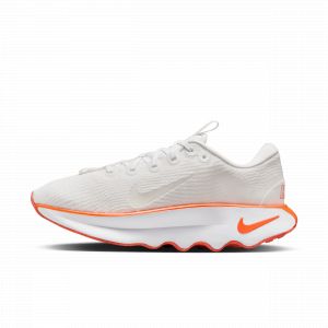 Nike Chaussure de marche Motiva pour femme - Blanc - Taille 38.5 - Female