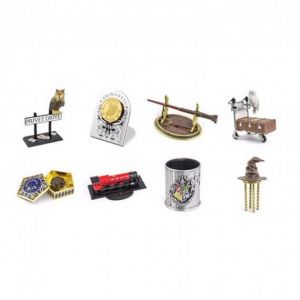 The Noble Collection Presentoir Harry Potter Voyage à Poudlard Creature Cube - 1 boîte au hasard