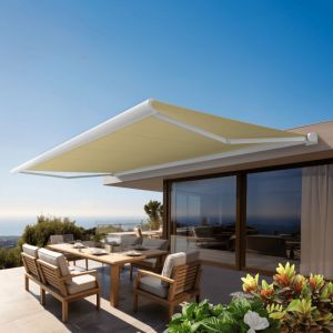 Store banne Coffre int&eacute;gral PROTECT 2 SMART Blanc 6x3,5m Motoris&eacute; &agrave; t&eacute;l&eacute;commande + Capteur Vent - Toile Ecrue