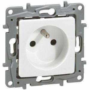 Legrand NILOE PRISE 2P+T 230V