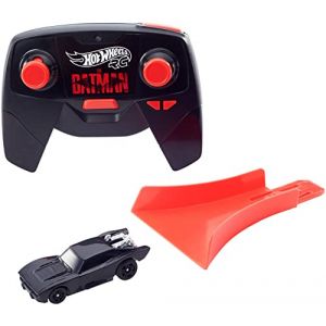 Mattel RC voiture t&eacute;l&eacute;command&eacute;e Batmobile &eacute;chelle 1:64 compatible avec les circuits et pistes orange, jouet pour enfant d&egrave;s 5 ans, HBL43