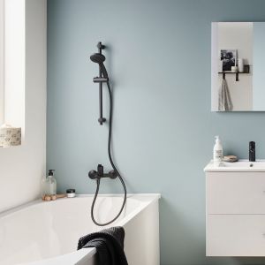 Jacob Delafon Pack baignoire 170 x 75 Elise + tablier angle + mitigeur bain douche mural Aimé noir + pare bain noir mat + vidage