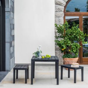 Set salon d'extérieur Dkabash, Ensemble de jardin avec 1 table carrée et 2 bancs, ensemble intérieur et extérieur Pic Nic, 100% Made in Italy,