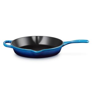 Le Creuset Skillet profond en fonte émaillée Signature avec poignée d'assistance et deux becs verseurs, 26 cm, 2 litres, Azure, 20187262200422