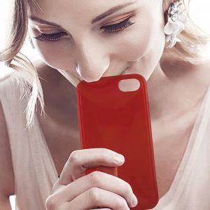 Image de KSIX Coque de protection Sense Aroma - Parfum Fraise pour Iphone 7 Rouge - Coque de protection amusante illuminant - Antidérapant: améliore la prise de votre appareil - Protection contre les rayures et anti-poussière - Accès aux connecteurs et caméras de