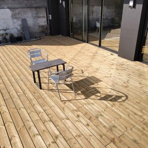 Image de Kit terrasse Pin autoclave Vert pour 60 m&sup2;, Lames 3,9 m, lambourdes 4,2 m et visserie Inox.