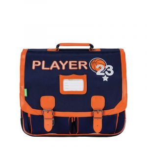 Tann's <p>Cartable <strong>41 cm Les Fantaisies Liam</strong> en polyester recyclé. <br />Il contient une grande séparation zippée, une poche plate zippée, deux poches à soufflets sous le rabat, une poche plastifiée dans le rabat et une poche spéciale pou