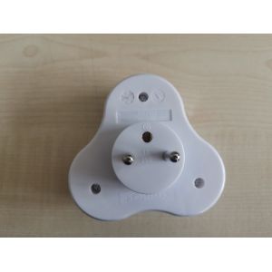 Triplite frontale triangulaire 3 prises 10/16A Blanc