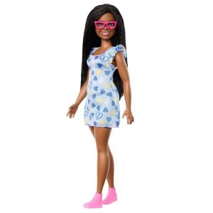 Mattel Fashionistas Poupée atteinte de trisomie 21 Portant Une Robe à imprimé cœurs, créée en partenariat avec la National Down Syndrome Society, HYK14