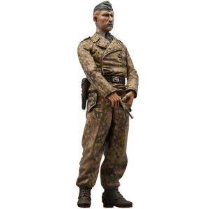 Torro 1/16 Figure Kit German TankSoldier Standing