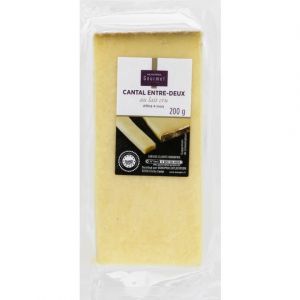 Monoprix gourmet Cantal au lait cru, affin&eacute; 4 mois, AOC - Le paquet de 200g