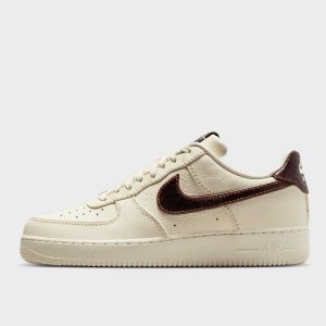 Image de Nike Air Force 1 '07 Homme beige Taille 42.5 Chaussures - Couleur beige - Taille 42.5