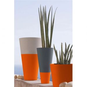 Image de Grosfillex Pot de fleur design Tokyo 80 Diam.75 H.57 - Orange - Extérieur - Résistant à la chaleur