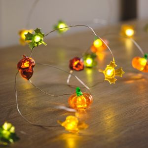 Lights4Fun Guirlande Lumineuse à 30 Silhouettes LED Automnales