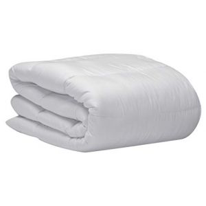 Couette en fibre hypoallerg&eacute;nique Aloe vera, automne hiver, 300g/m&sup2; 180x220 cm Pikolin Home