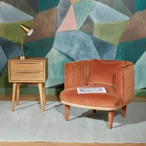 Fauteuil en chêne massif et velours caramel